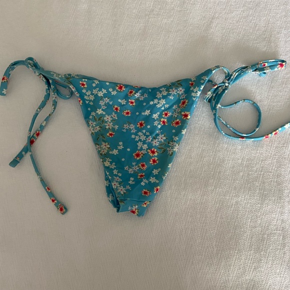 Frankie’s bikini set - Picture 8 of 8